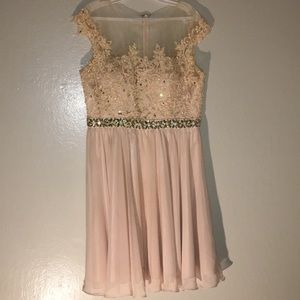 A 15teen damas dress only worn once